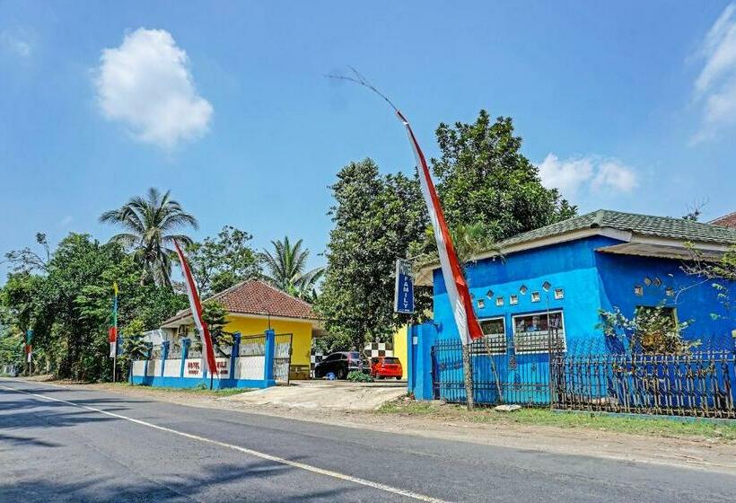 Отель Oyo 91573 Family Blitar