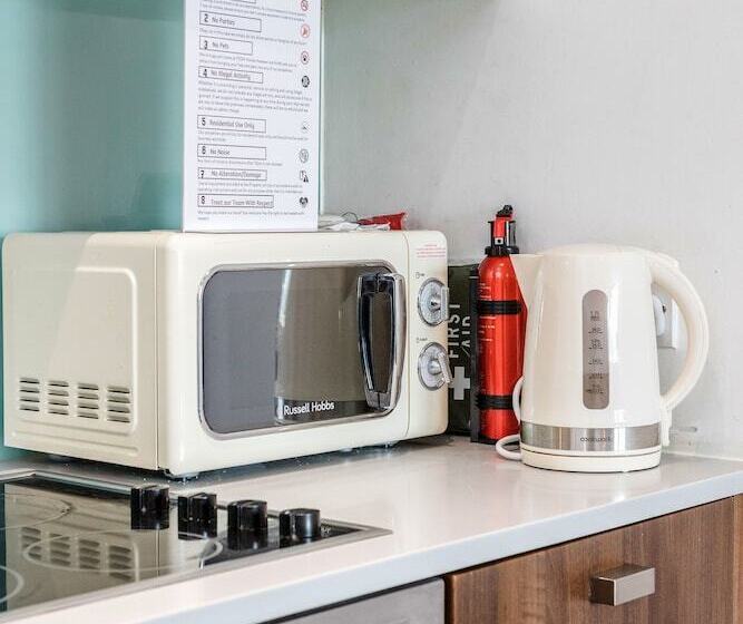 2 Bed Apartment Near Basildon Train Station