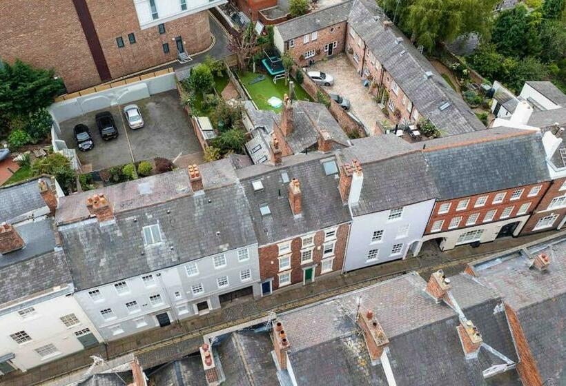 18th Century Townhouse In Chester City Centre