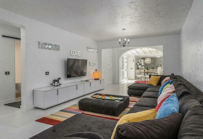 Casa Lounge