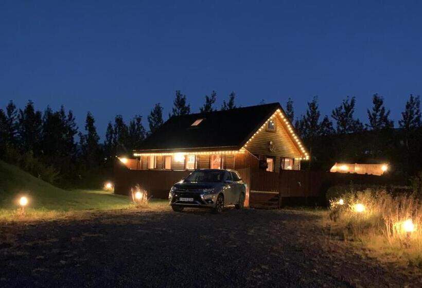 Cosy Retreat Home With Jacuzzi