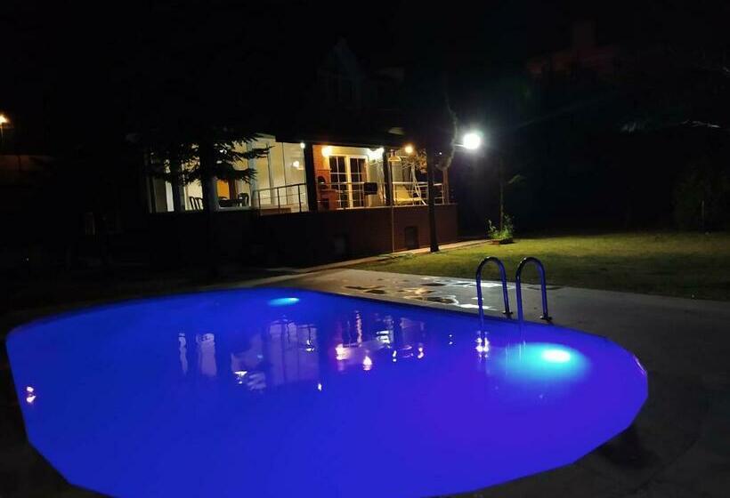 Sapanca Da 3 Oda 1 Salon Müstakil Havuzlu Ve Jakuzili Villa