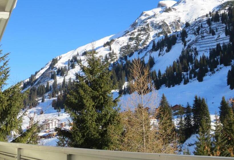 تختخواب و صبحانه Haus Churlis