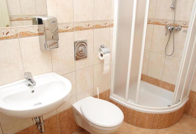 ホテル Adalbert Szent György Ház