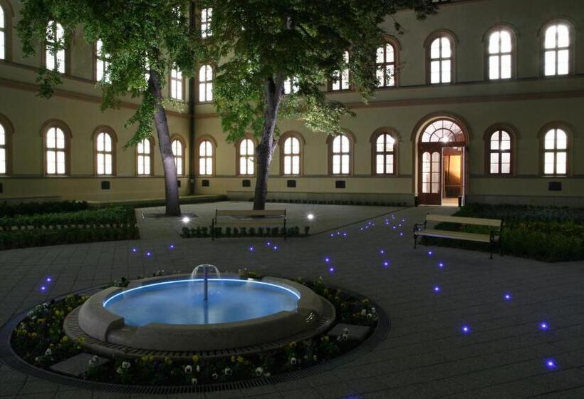 ホテル Adalbert Szent György Ház