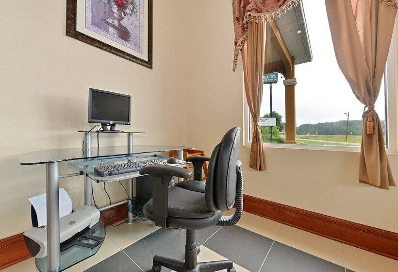 호텔 Quality Inn & Suites