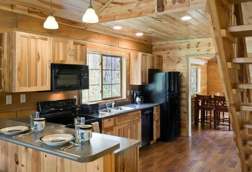 هتل Rock Crest Lodge And Cabins