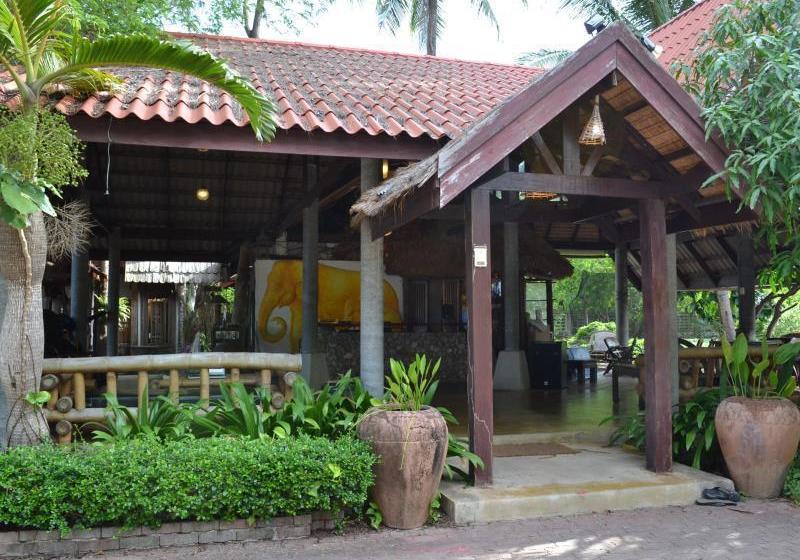 Jack Beach Resort