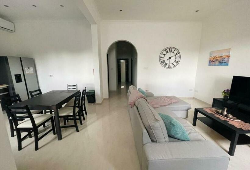 3 Bedroom With Backyard Hosted By Sweetstay