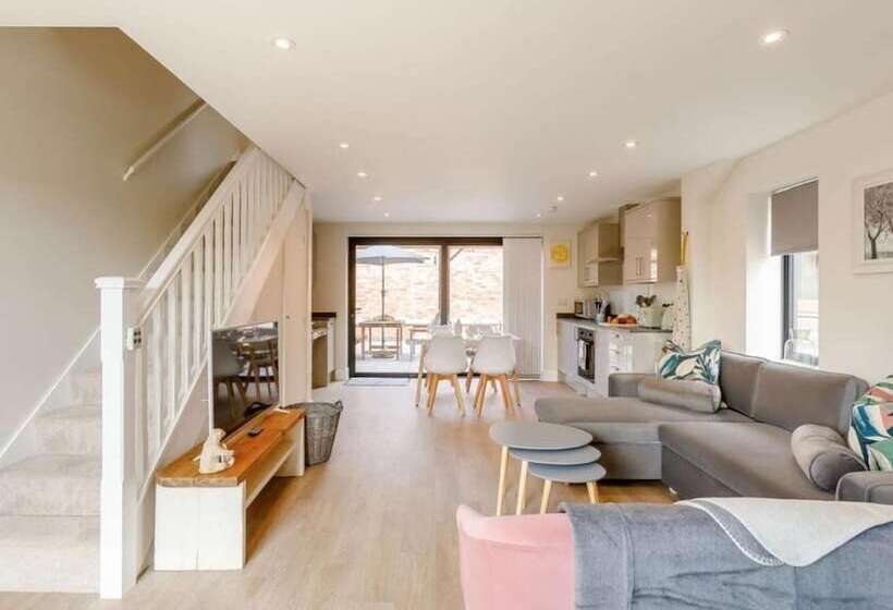 Roe Cottage Disabled Adapted 2 Bed Cottage