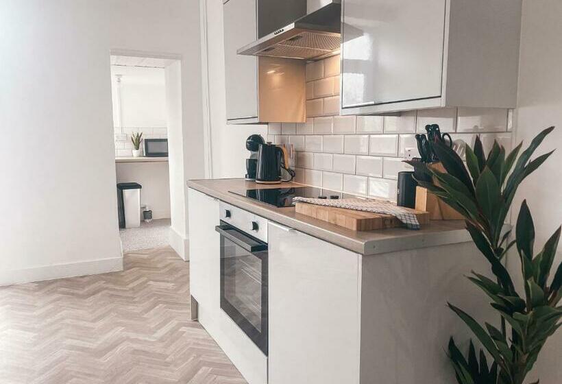 Coronation House By Solace Stays