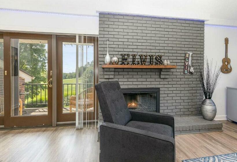 Large, Stunning Elvis Themed Condo,10 Min From Cvg