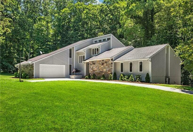 Secluded Oasis In Asheville! Game Room Movie Theater Hot Tub 20 Min To Biltmore!