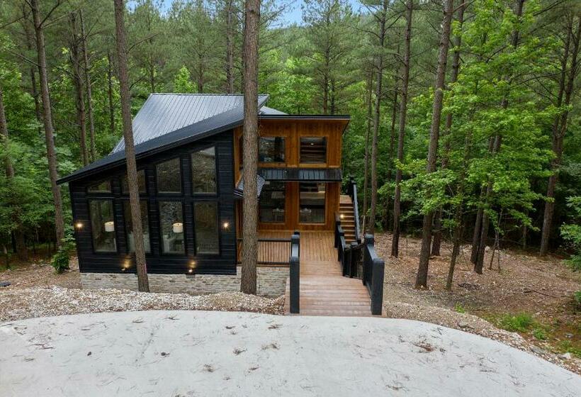 Vacana Top Rated Cuddle Couples Cabin, Hottub, Firepit, Pet Friendly, Secluded
