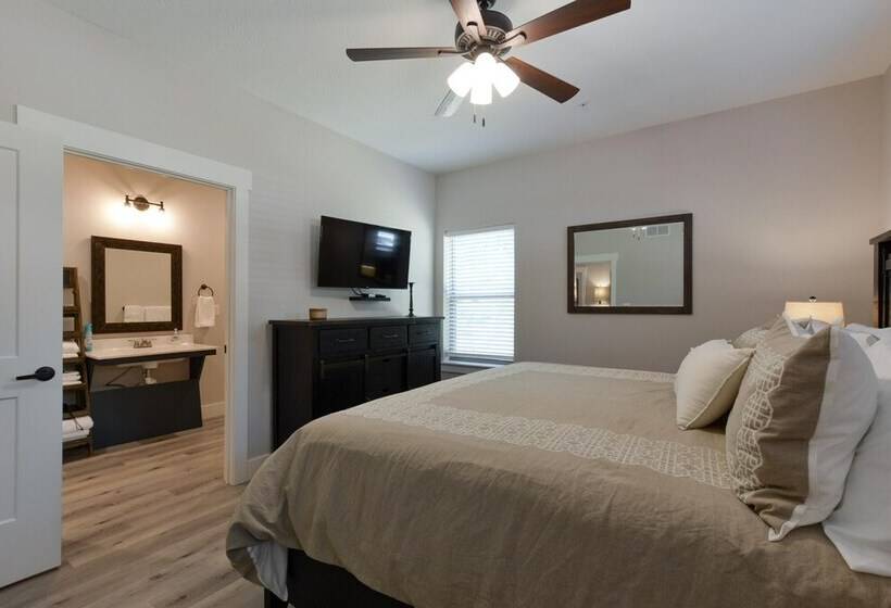 Journey S Remedy  Lake View Sleeps 30