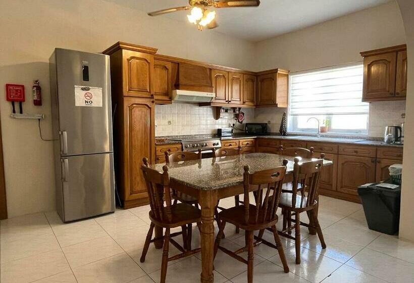 Nr41 Holiday Apartment Close To Village Centre, Promenade, Shops & Restaurants