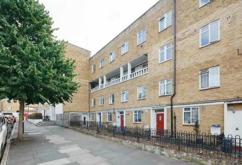 Bright & Welcoming Garden Flat Sleeps 6 In Style
