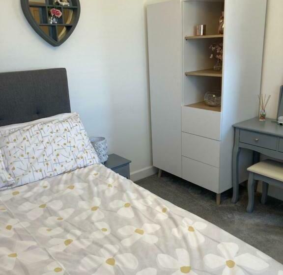Cozy & Spacious Home In The Heart Of Snowdonia