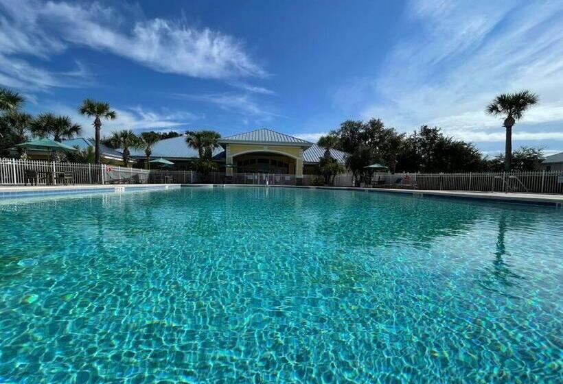 Modern Townhouse With Pool Close To Disney & Silver Spurs Arena
