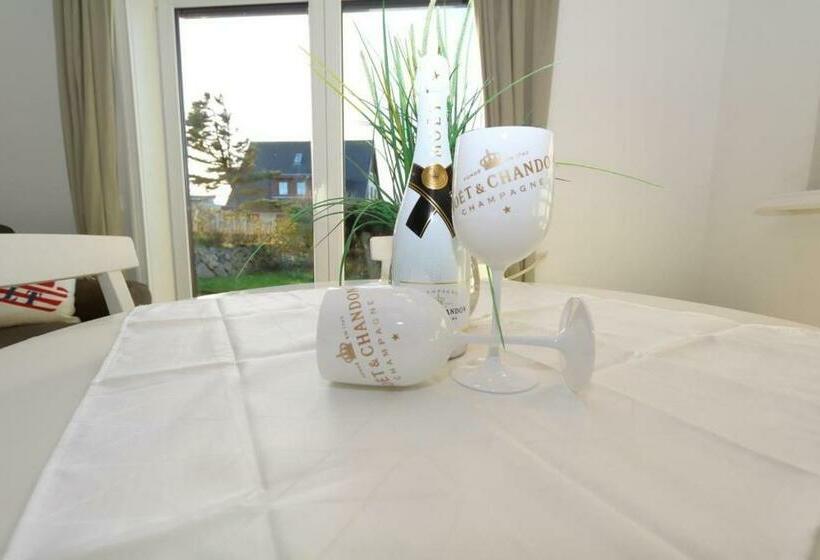 Watthaus 6 Geschmackvolle Erdgeschosswohnung Mit Terrasse Und Strandkorb