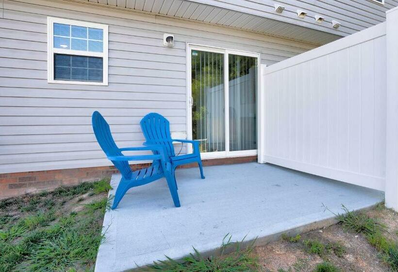 Kannapolis Elegant Townhouse   Pet Friendly