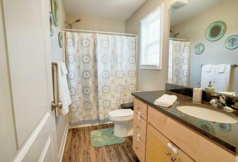 Kannapolis Elegant Townhouse   Pet Friendly