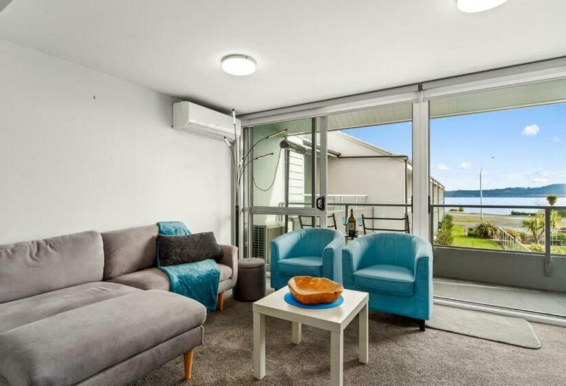 Lakeside Delight Two Mile Bay Holiday Apartment