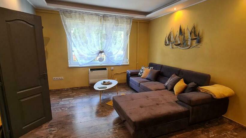 Platán Apartman