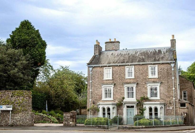 Redmayne House
