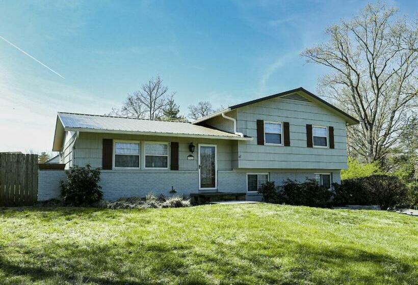 Newly Renovated 3 Bedroom 2 Bathroom Unit 22 25 Minutes Away From Downtown Knoxville