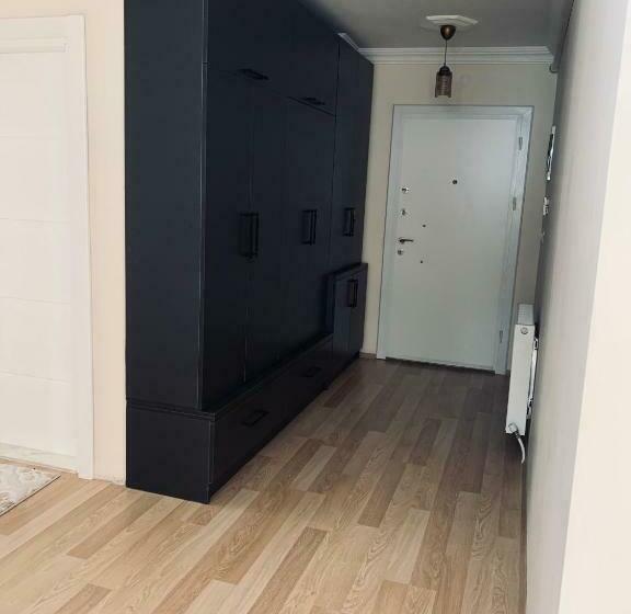 Deniz Ve Dağ Manzaralı Daire