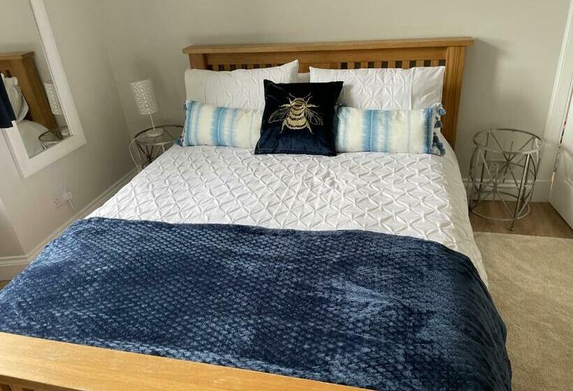 Central Helensburgh 1 Br, Ground Floor Pet Friendly No 79