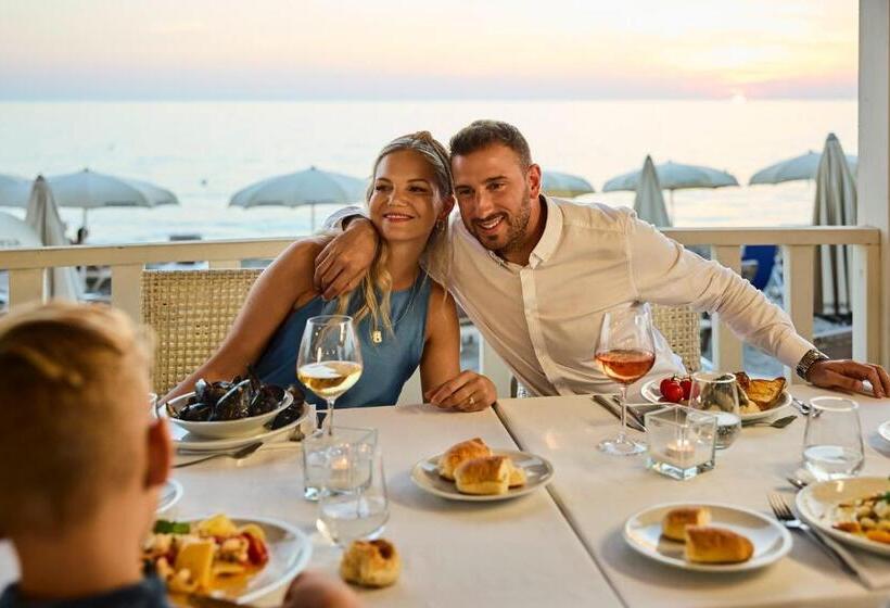 هتل Robinson Apulia  All Inclusive