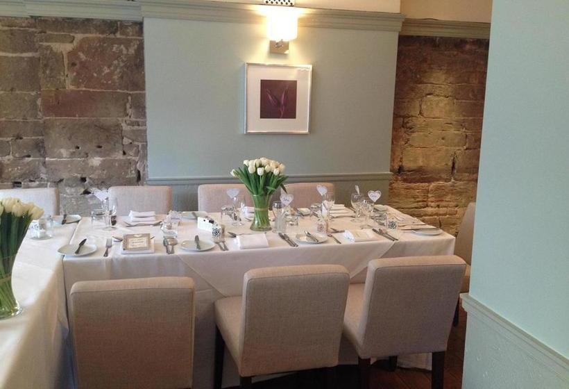 هتل The Warwick Arms