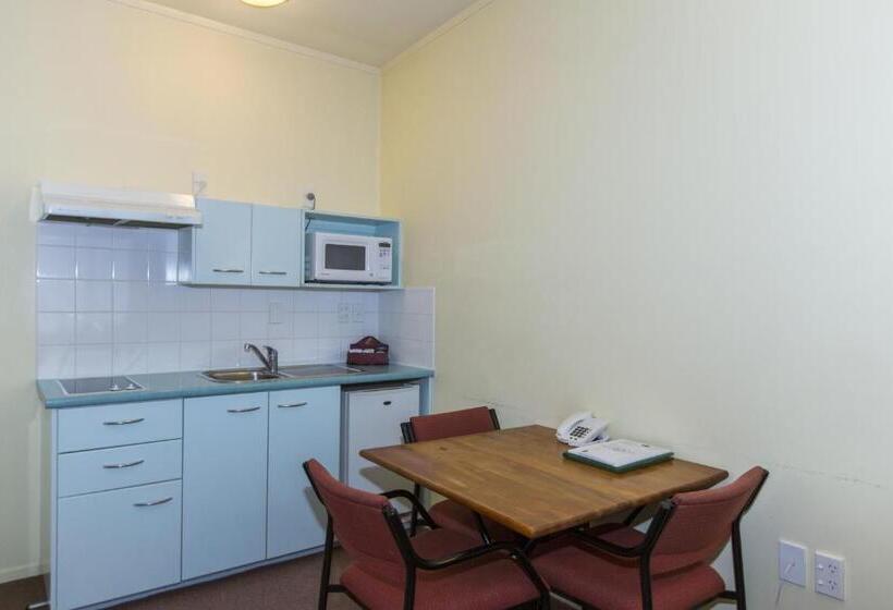 مُتل Fernhill Motor Lodge