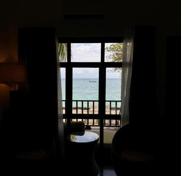 Tunamaya Beach & Spa Resort Tioman Island