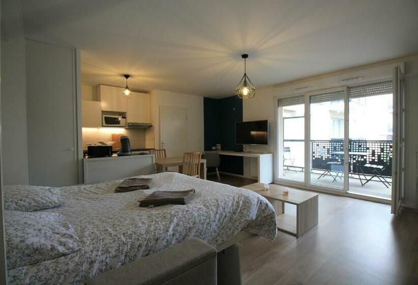 Disponible Appartement Entier Neuf 8mn à Pied Rer C Paris, Parking Rue Gratuit, En Face Hôpital