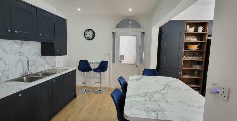 Purbeck Lodge