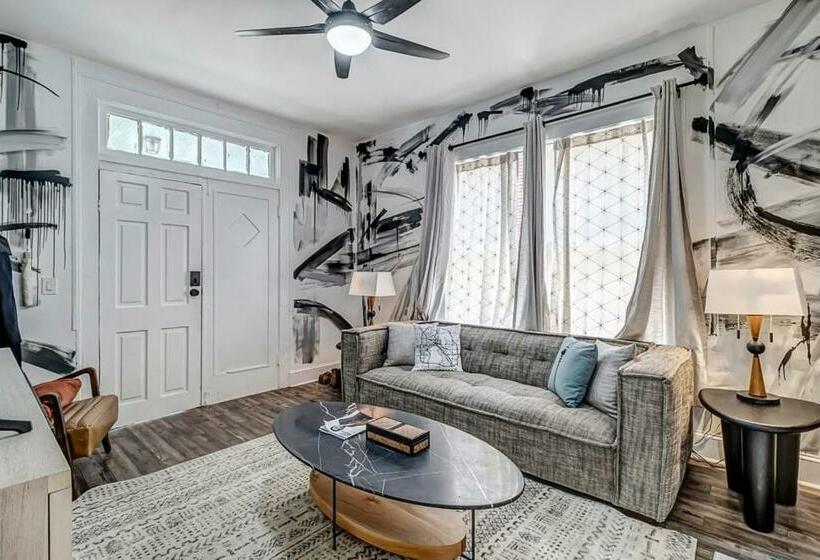 Contemporary Apartment 5 Min To Tiaa Bank Field!