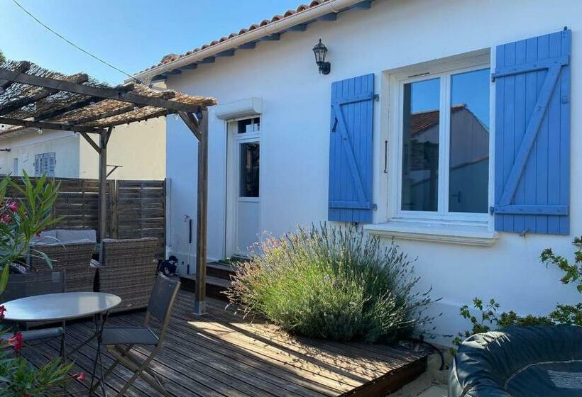 House With Terraceparking 300m From The Beach