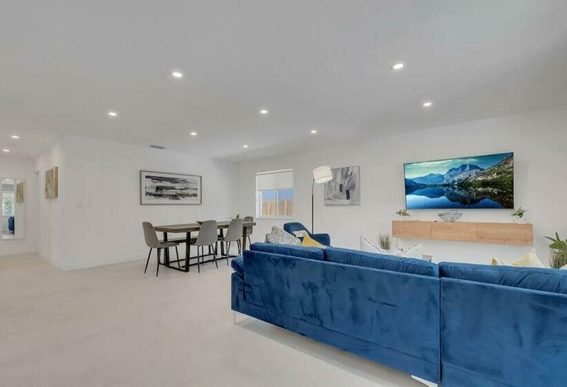 Gated 2bd 2bth With Parking And Bbq 10 Min To Beach