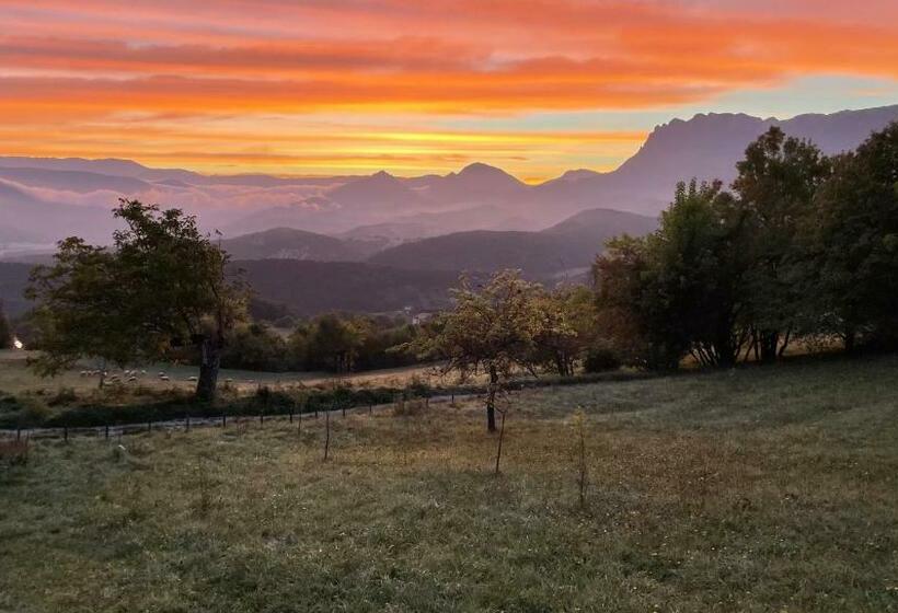 Gîtes Du Puyjovent Côté Forêt à 15 Minutes De Crest, Vue Panoramique, Calme