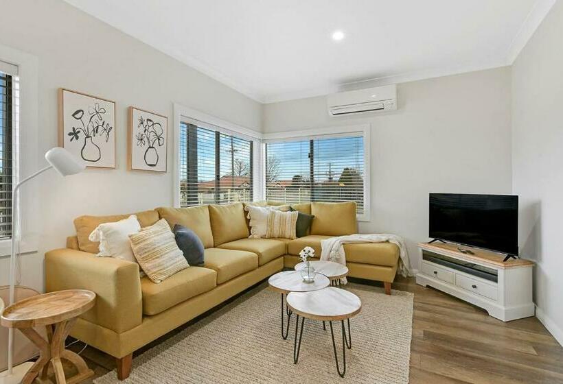 Milucar Cottage Cosy & Modern Pets Welcome