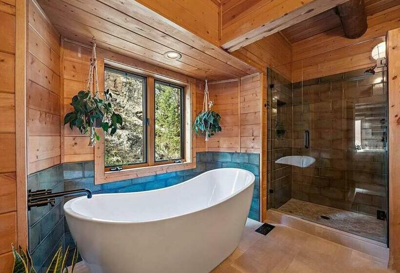 Classic Log Cabin Near Rocky Mountain National Park And Near Skiing