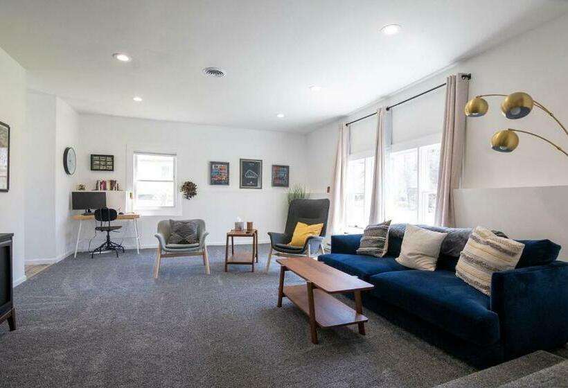 Pocono Lake Retreat   Relaxing 3bdm Retreat W/ High Speed Wi Fi, Work Space And Firepit