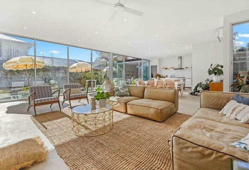 Poolside Paradise Mount Eliza