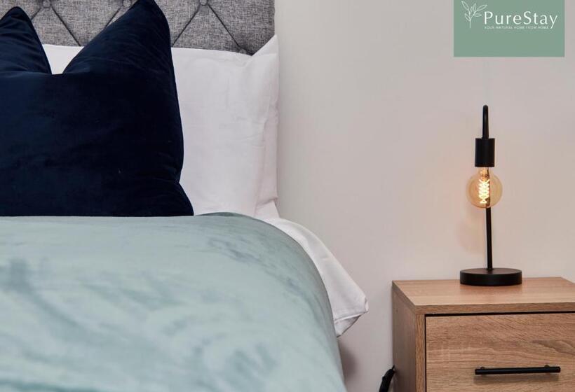 Beautiful Four Bed House By Purestay Short Lets & Serviced Accommodation Coventry With Parking