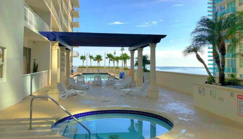 Lovely Condo With City & Ocean Views. Sleep Up To 6 People!
