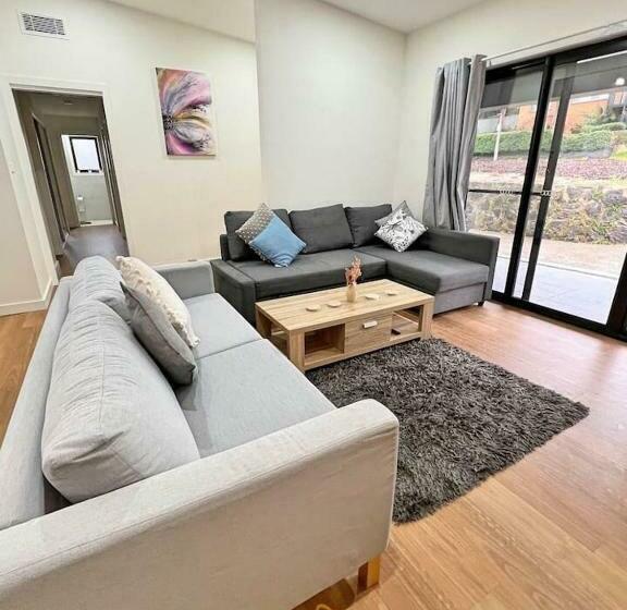 Lavish In Lyons 3bd 2bth Spacious & Modern Home