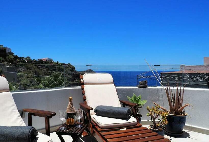 Big Terraced House, 3 Min Walking To The Beach, With Bbq And Sea View
